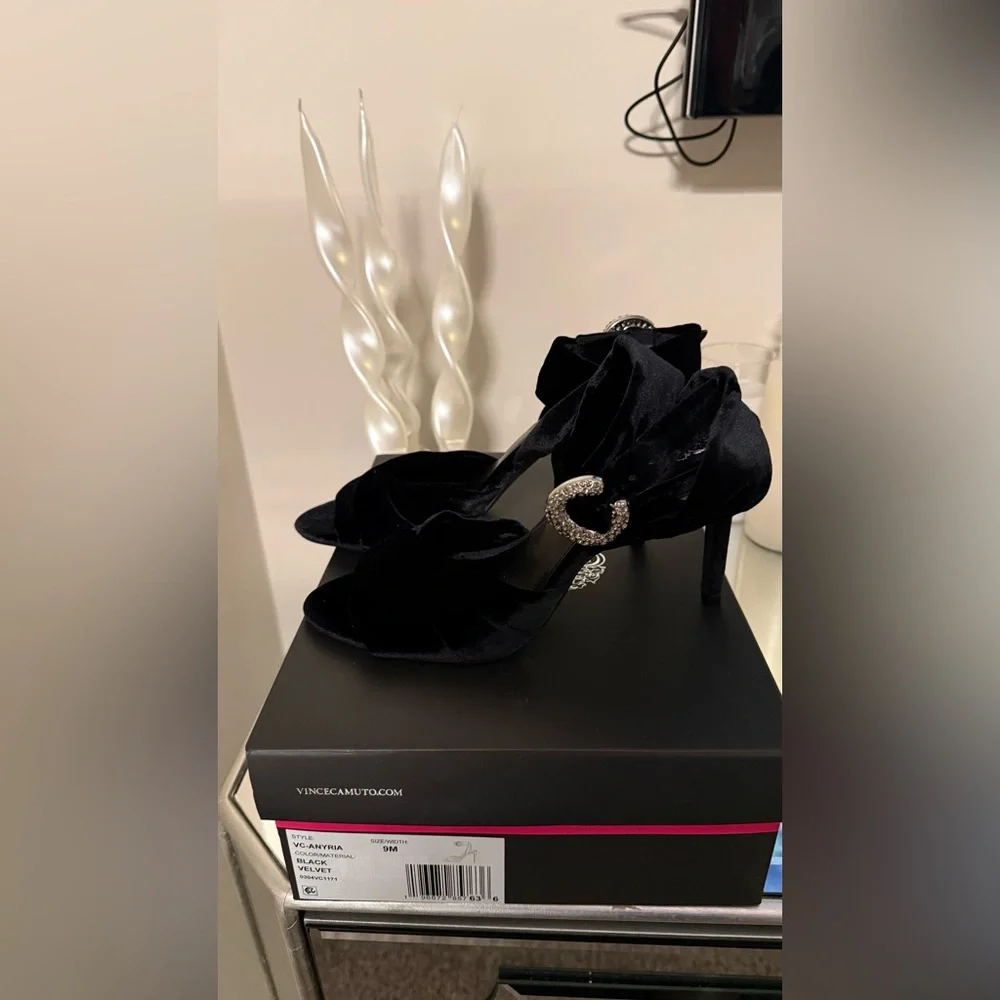 Vince Camuto Black Velvet Anyria Wrap Around Heels - Size 9 - Never Worn - NWT - Picture 6 of 7